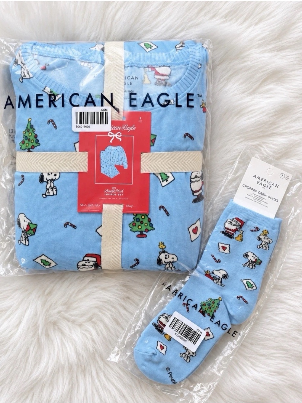 American Eagle AE  Snoopy Christmas Pajamas PJ Set Small & Matching Socks New